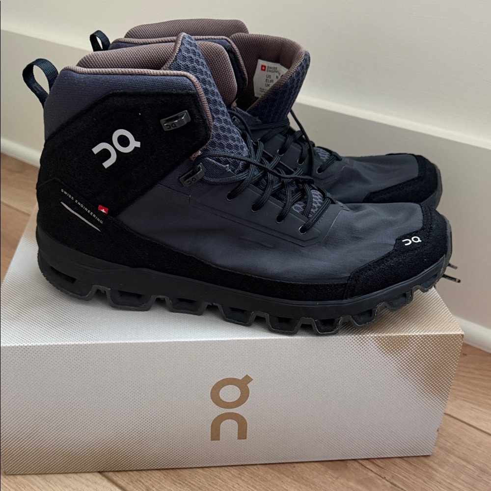 On  cloudridge hiking running Men's Black and Gray Boots